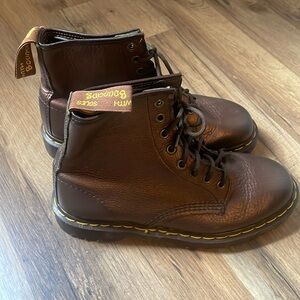 Dr Martens Pinkish Bronze Color Virginia Leather 8 Hole Boots size UK 7 US 9 EUC